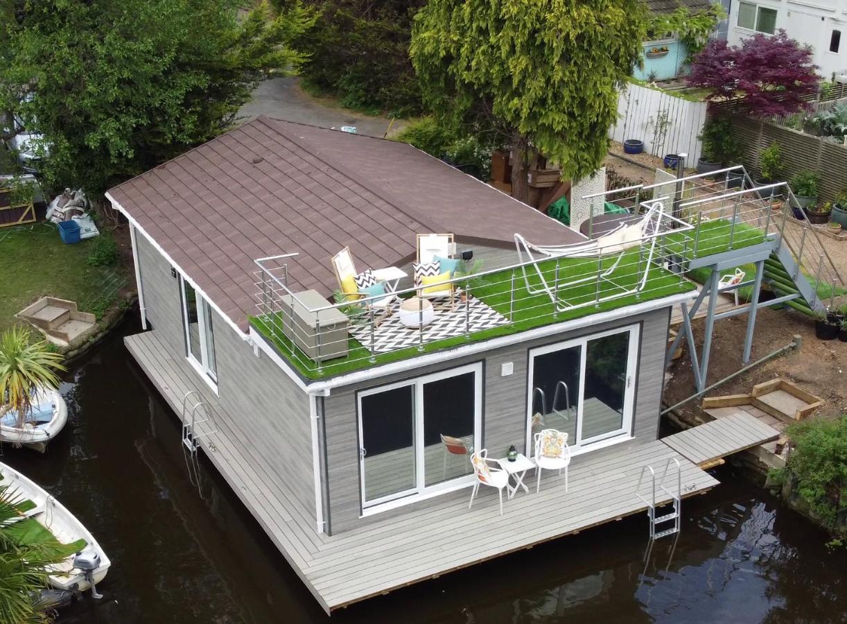 Tulana Taggs - Floating Home On Idyllic Island Hampton Hill Extérieur photo