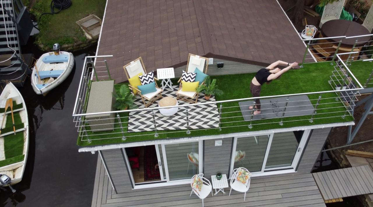 Tulana Taggs - Floating Home On Idyllic Island Hampton Hill Extérieur photo