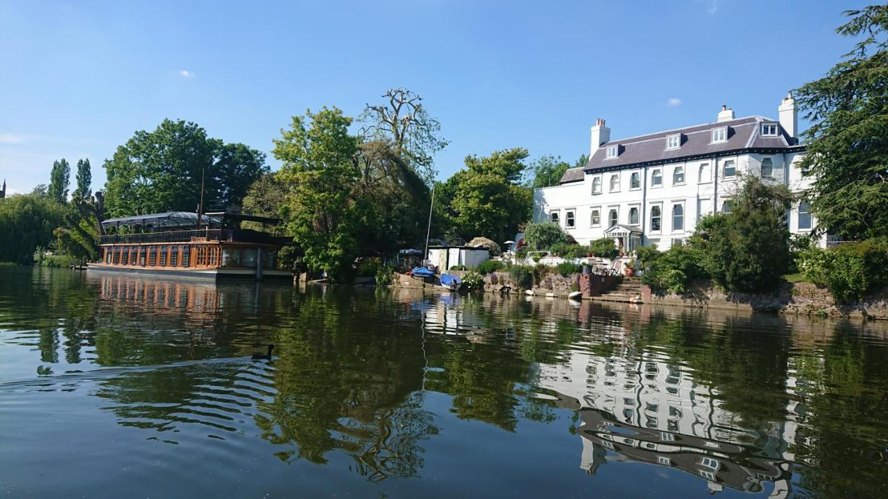 Tulana Taggs - Floating Home On Idyllic Island Hampton Hill Extérieur photo