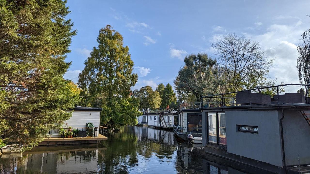 Tulana Taggs - Floating Home On Idyllic Island Hampton Hill Extérieur photo